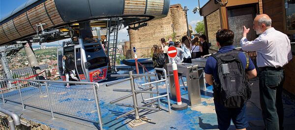 ტურისტები საბაგირო გზის სადგურზე ნარიყალასთან ტურისტები საბაგირო გზის სადგურზე ნარიყალასთან - Sputnik საქართველო