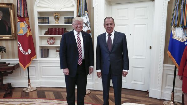 Президент США Дональд Трамп с министром иностранных дел России Сергеем Лавровым на встрече в Белом доме в Вашингтоне - Sputnik Грузия