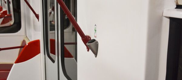 ტელეფონების დამტენი თბილისის მეტროში - Sputnik საქართველო