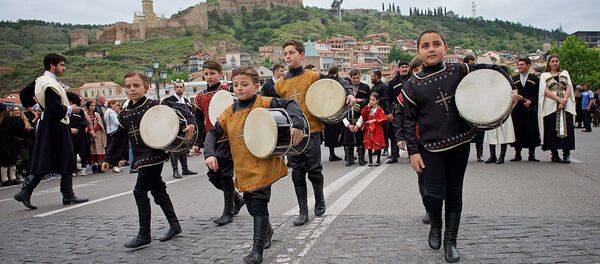 День национального костюма: шествие по улицам Тбилиси - Sputnik Грузия