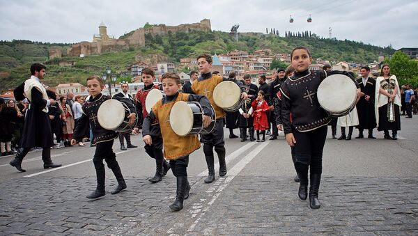 День национального костюма: шествие по улицам Тбилиси - Sputnik Грузия