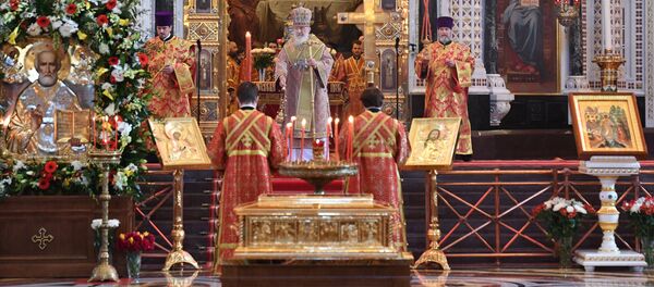 Поклонение верующих мощам святителя Николая Чудотворца в Храме Христа Спасителя - Sputnik Грузия