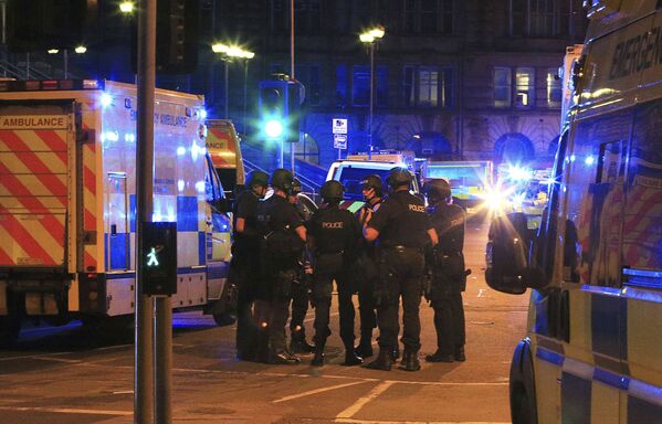 По данным телеканала CBS News, подозреваемым в совершении теракта в британском Манчестере является 23-летний Салман Абеди. Как сообщает телеканал, Абеди был известен британским властям до нападения - Sputnik Грузия