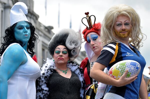Участники ежегодного бельгийского гей-парада в центре Брюсселя, Бельгия - Sputnik Грузия
