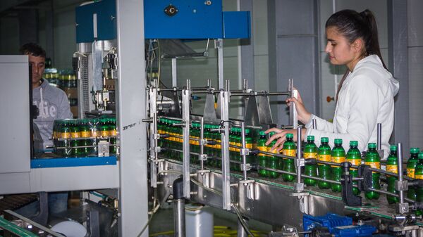 Лимонадный завод компании Georgian Lemonade - Sputnik Грузия