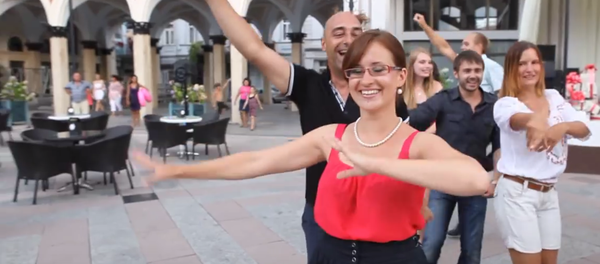 Иностранцы исполняют аджарский танец - Sputnik Грузия