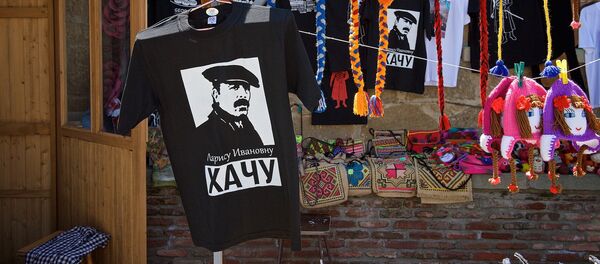 Подарки на каждом шагу на любой вкус! Правда, от обилия сувениров и их сочетания иногда начинает рябить в глазах - Sputnik Грузия