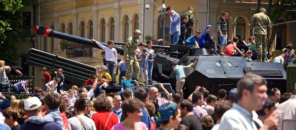 Выставка военных достижений и техники на площади Свободы в День Независимости Выставка военных достижений и техники на площади Свободы в День Независимости - Sputnik Грузия