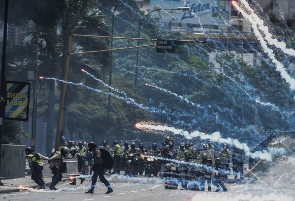 Столкновения полиции с оппозицией в Каракасе, Венесуэла - Sputnik Грузия