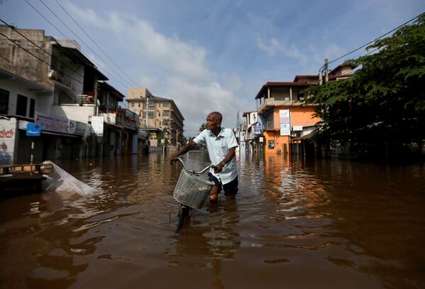 На Шри-Ланке жертвами наводнения и оползней стали свыше ста человек. На острове прошли сильнейшие за последние 14 лет ливни - Sputnik Грузия