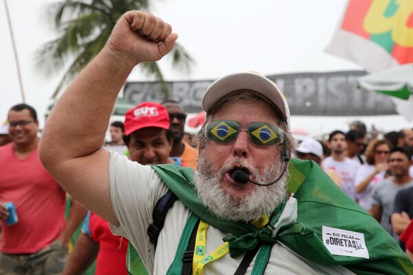 Люди участвуют в акции протеста против президента Мишеля Темера в Рио-де-Жанейро, Бразилия - Sputnik Грузия