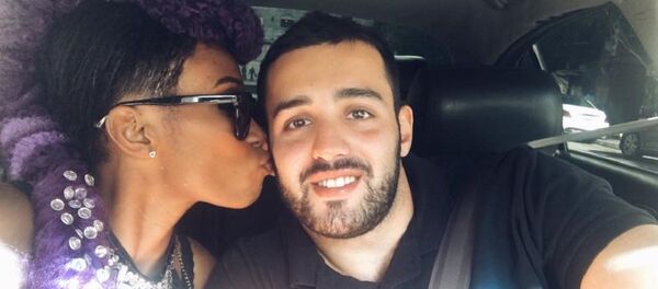 Маркетинг-директор Тбилисского концертного зала Николоз Канделали и американская вокалистка и басистка Ник Уэст - Sputnik Грузия