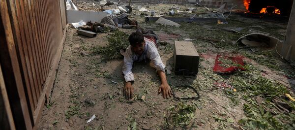 Взрыв в посольском квартале Кабула. На фото - один из раненых - Sputnik Грузия