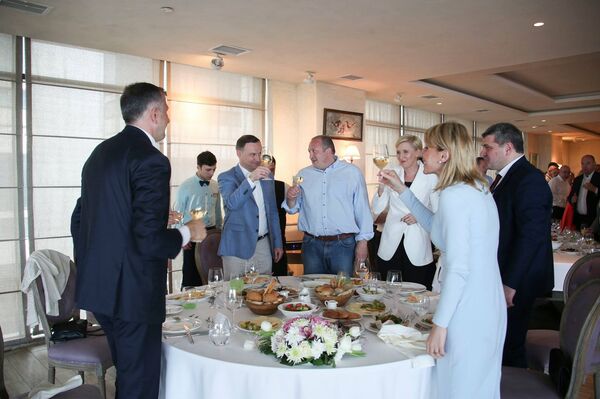 Президенты Польши и Грузии Анджей Дуда и Георгий Маргвелашвили во время ужина Президенты Польши и Грузии Анджей Дуда и Георгий Маргвелашвили во время ужина - Sputnik Грузия