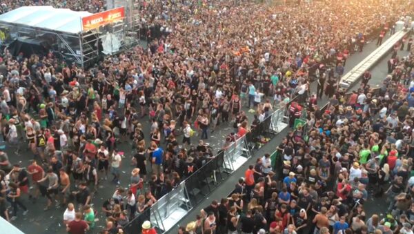 Эвакуация посетителей рок-фестиваля Rock am Ring в Германии - Sputnik Грузия