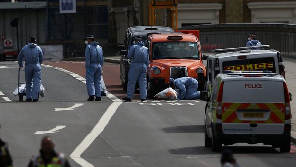 Следователи и криминалисты работают в Лондоне на месте террористического нападения - Sputnik Грузия