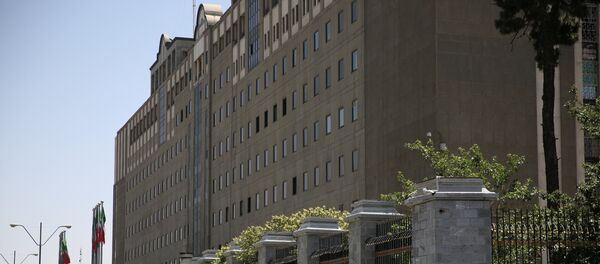 Вооруженные силы Ирана бегут во время нападения боевиков на здание парламента в центральном Тегеране, Иран Вооруженные силы Ирана бегут во время нападения боевиков на здание парламента в центральном Тегеране, Иран - Sputnik Грузия