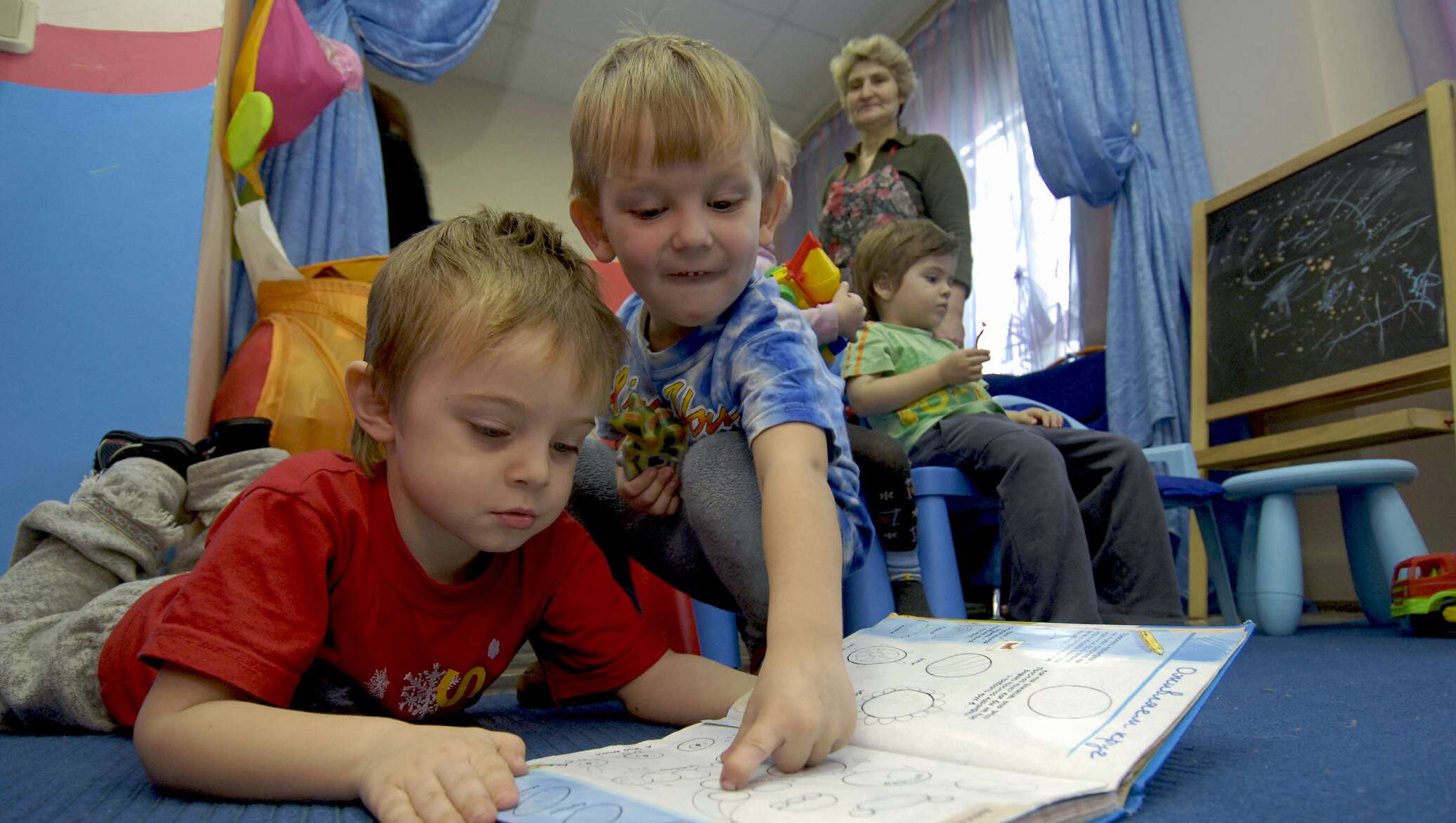 11 образование дошкольное. Круглый стол в детском саду. Дошкольники в италии. Дошкольники в детском саду. 85.