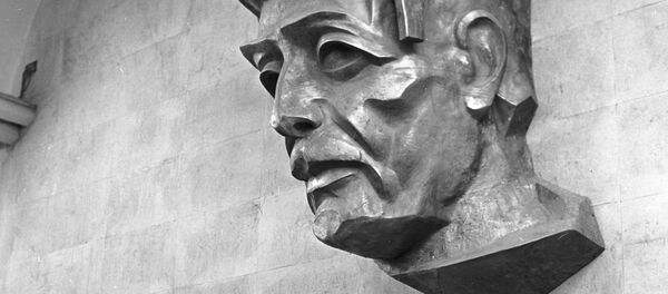 Горельеф режиссера Котэ Марджанишвили на станции метрополитена Горельеф режиссера Котэ Марджанишвили на станции метрополитена - Sputnik Грузия