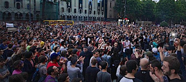 Молодежная акция протеста у здания парламента на проспекте Руставели - Sputnik Грузия