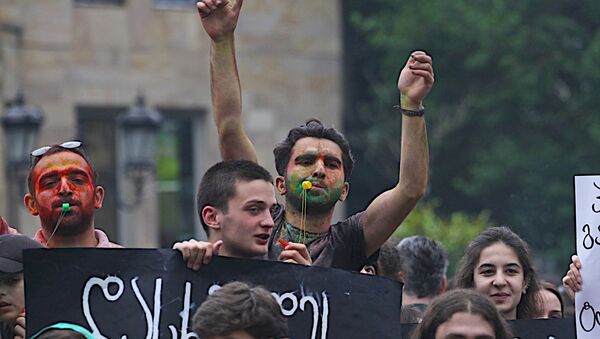 Молодежная акция протеста у здания парламента на проспекте Руставели - Sputnik Грузия