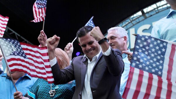 Губернатор Пуэрто-Рико Рикардо Розлло празднует победу: на референдуме жители проголосовали за присоединение к США - Sputnik Грузия