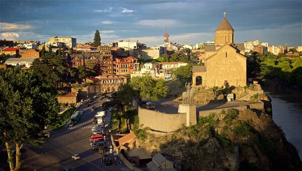Город Тбилиси на закате - Метехская церковь и памятник Вахтангу Горгасали - Sputnik Грузия