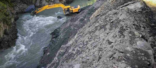 მძიმე ტექნიკა თუშეთისკენ მიმავალ გზას წმენდს - Sputnik საქართველო