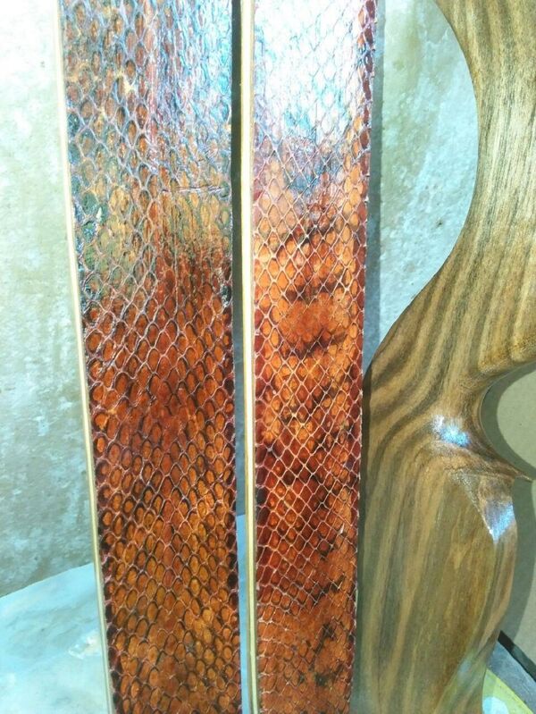 გველის ტყავით გაწყობილი მშვილდი გველის ტყავით გაწყობილი მშვილდი - Sputnik საქართველო