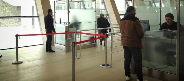 საკონტროლო-გამშვებ პუნქტ „ყაზბეგზე“ დოკუმენტების შემოწმება საკონტროლო-გამშვებ პუნქტ „ყაზბეგზე“ დოკუმენტების შემოწმება - Sputnik საქართველო