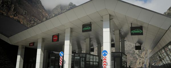 Таможенно-пропускной пункт Казбеги на грузино-российской границе - Sputnik Грузия