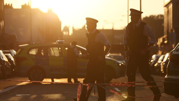 Полицейские на месте столкновения фургона с пешеходами в Северном Лондоне, Великобритания - Sputnik Грузия