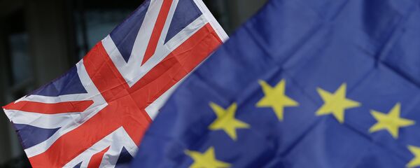 დიდი ბრიატნეთისა და ევროკავშირის დროშები დიდი ბრიატნეთისა და ევროკავშირის დროშები - Sputnik საქართველო