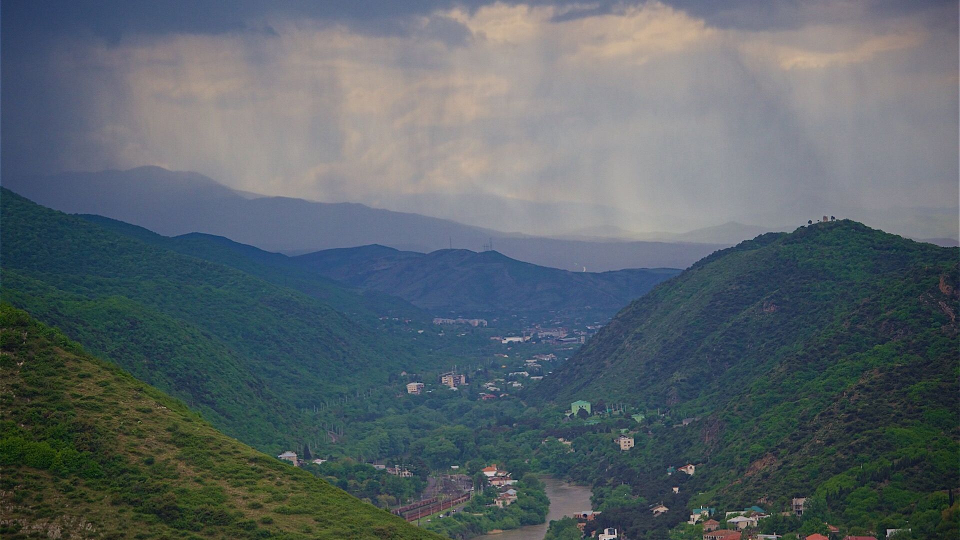 Дожди в горах в регионе Мцхета-Мтианети - Sputnik Грузия, 1920, 08.05.2022