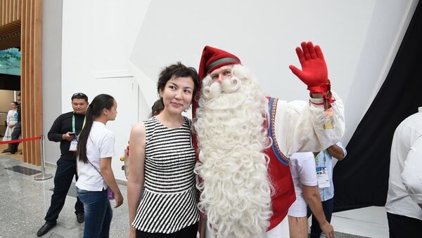 Санта-Клаус приехал на ЭКСПО в жаркую Астану - Sputnik Грузия