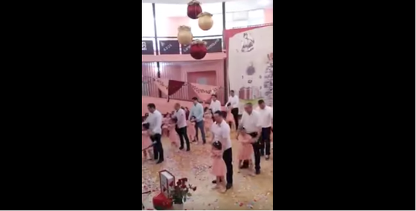 ვიდეოკლუბი: მამებისა და ქალიშვილების ცეკვა გლდანის საბავშვო ბაღში ვიდეოკლუბი: მამებისა და ქალიშვილების ცეკვა გლდანის საბავშვო ბაღში - Sputnik საქართველო