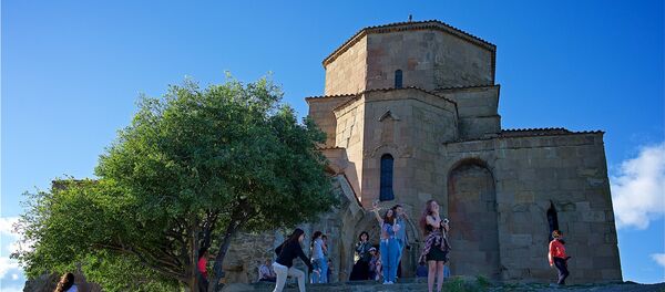 ტურისტები ჯვრის მონასტერთან ტურისტები ჯვრის მონასტერთან - Sputnik საქართველო