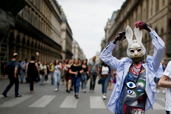 В Париже прошел ежегодный гей-парад - Sputnik Грузия