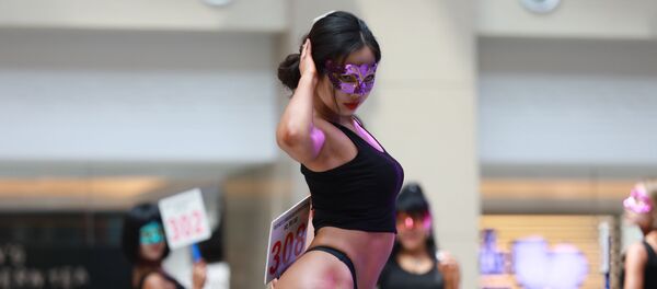 Участница конкурса «Women's Beautiful Buttock series» в Шеньяне, провинция Ляонин - Sputnik Грузия