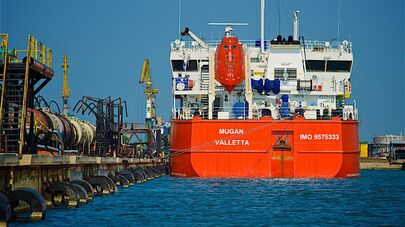 Нефтеналивной танкер в Потийском порту