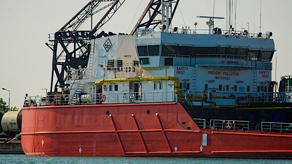 Нефтеналивной танкер в Потийском порту - Sputnik Грузия