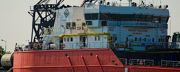 Нефтеналивной танкер в Потийском порту - Sputnik Грузия