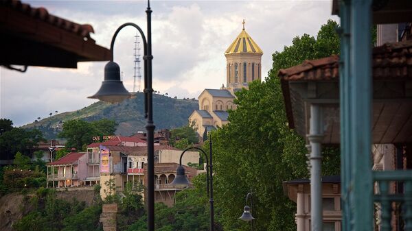 Купол храма Святой Троицы Самеба - вид со стороны Патриархии Грузии - Sputnik Грузия