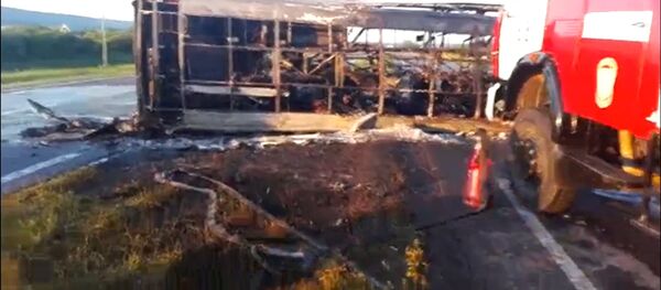 Крупное ДТП: КамАЗ столкнулся с пассажирским автобусом - Sputnik Грузия