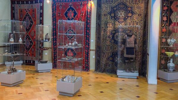 Азербайджанские ковры удивляли красотой посетителей выставки в Тбилиси - Sputnik Грузия