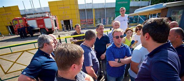 Торговый центр автозапчастей, автомобильных масел и аксессуаров на рынке Элиава после пожара - Sputnik Грузия