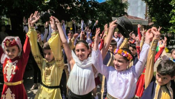 სომხეთის საბავშვო კოლექტივებმა ბათუმში სომხეთის ეროვნული ცეკვები შეასრულეს - Sputnik საქართველო