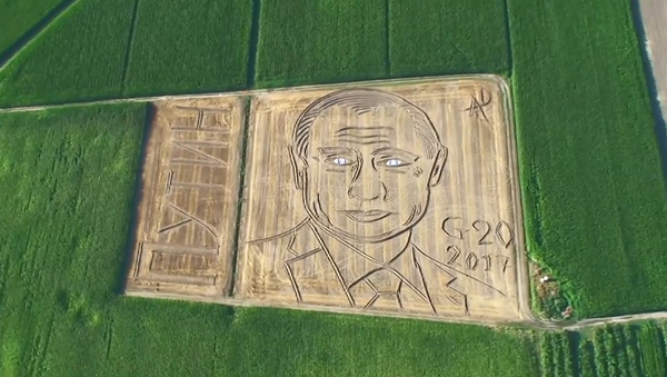 Как итальянский фермер нарисовал портрет Путина на поле - Sputnik Грузия