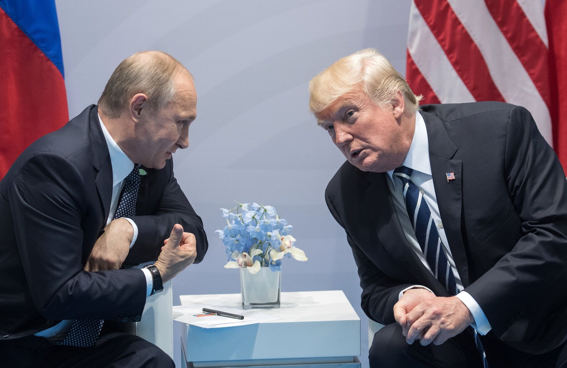 Президент РФ Владимир Путин и президент США Дональд Трамп Президент РФ Владимир Путин и президент США Дональд Трамп - Sputnik Грузия, 1920, 25.07.2025