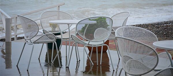 Пустынное кафе в Батуми на приморском бульваре - Sputnik Грузия